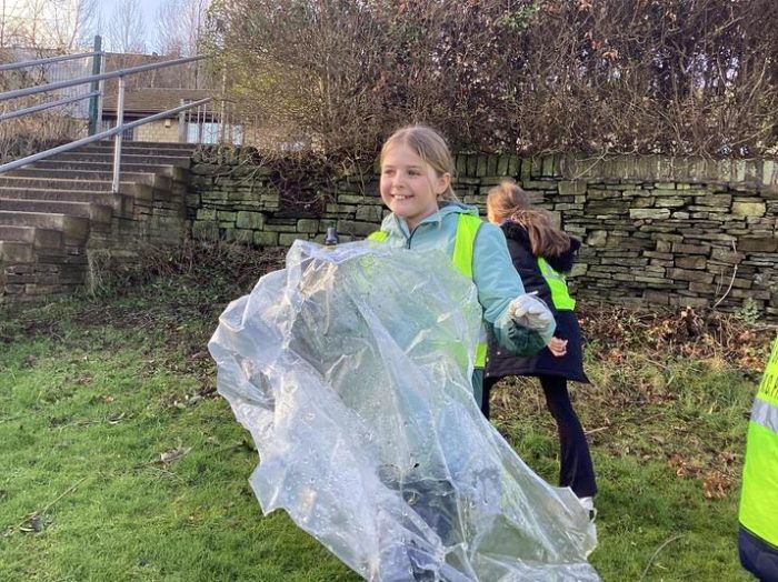Inspire Litter Picking Heroes (60)